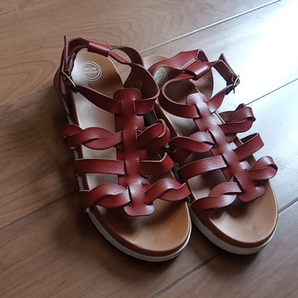 Tan Sandals with brown straps by Wonder Nation Women size 4